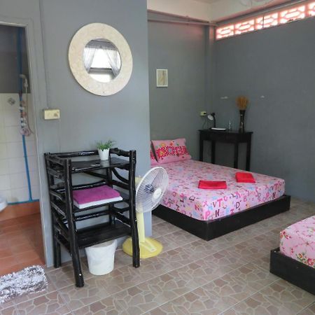 Same Same Guesthouse, Bar & Restaurant (Adults Only) Haad Rin Exteriér fotografie
