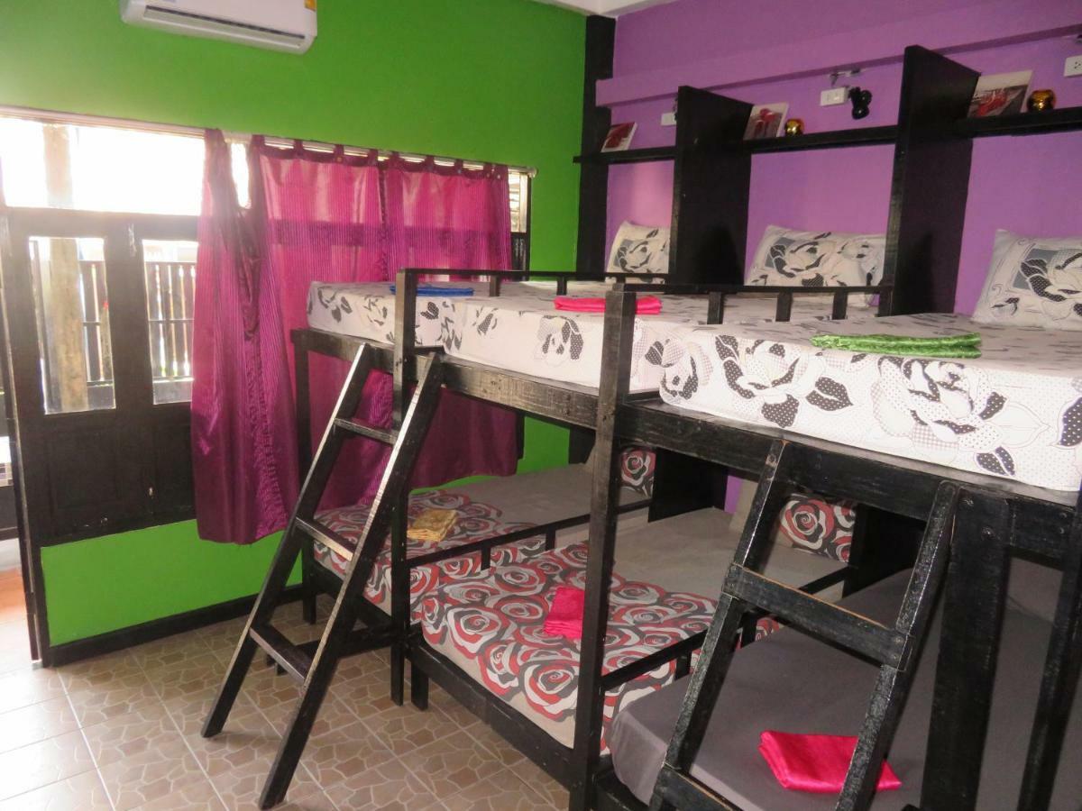 Same Same Guesthouse, Bar & Restaurant (Adults Only) Haad Rin Exteriér fotografie